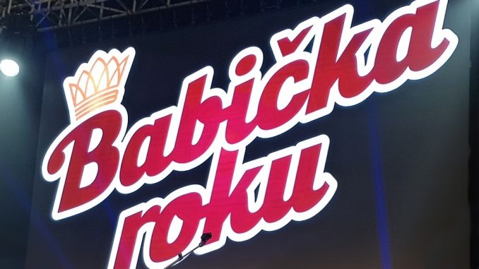 babička roku logo podium