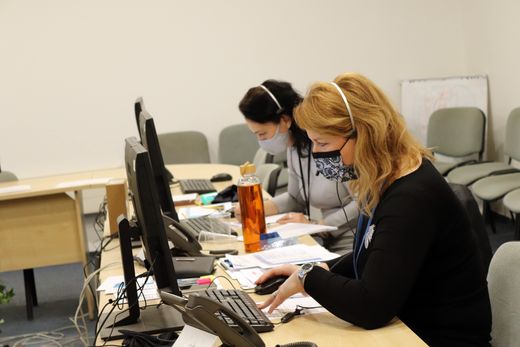 Seniorům s registrací pomůže i krajská infolinka