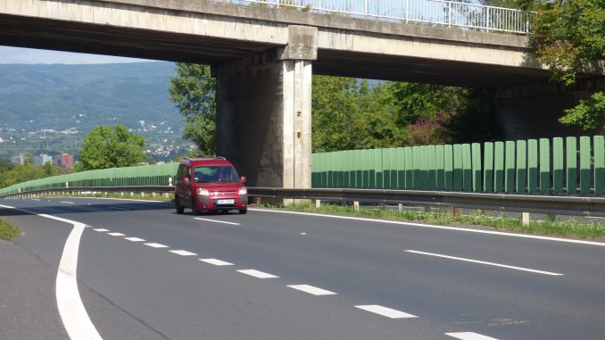 Silnice se zazelenala